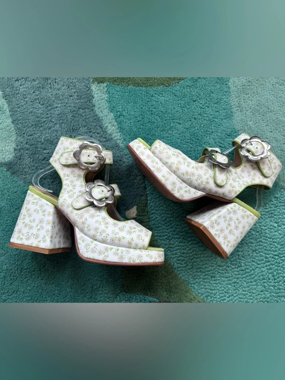 Fluevog NEARLY NEW Picnic Charleson white/green daisies buckle platform sandal-9 - Picture 10 of 16